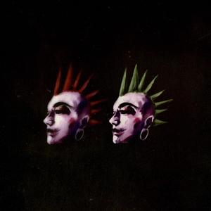 摸着小表妺的小屁股坐下
