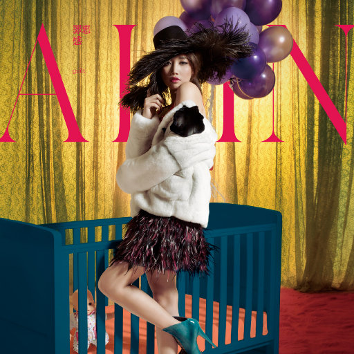 表妹洗澡让我进去摸她照片
